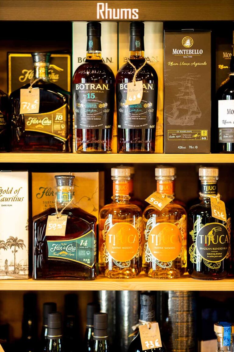 Cave à spiritueux proposant un large choix de rhums et whisky français et du monde entier